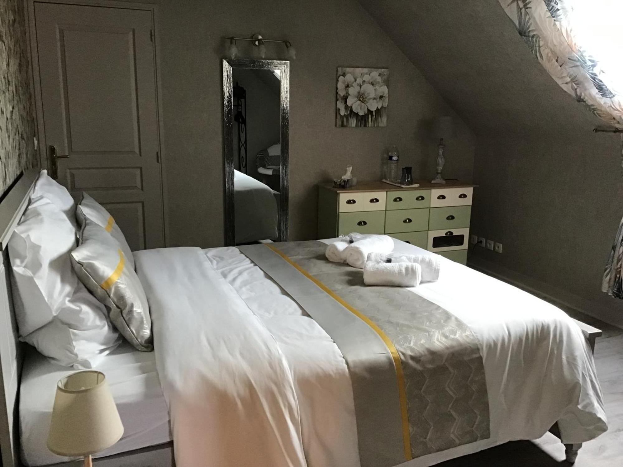Des Roux Et Des Pious Suite De 35 A 60 M2 Et 3 Chambres Pour Groupe De 2 A 6 Personnes Civray-de-Touraine Eksteriør billede